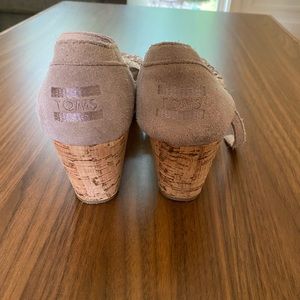 Toms wedge sandals size 9